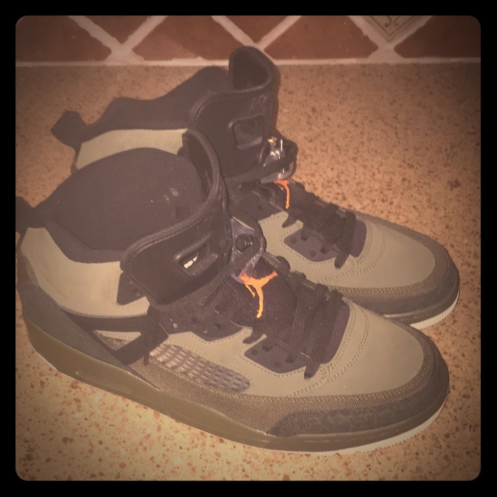 never worn in box Jordan spizike green black